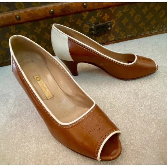 RARE VINTAGE 70s GUCCI ITALY GG LOGO PUMPS HEELS BROWN WHITE LEATHER OPEN TOE 37 - Picture 1 of 11
